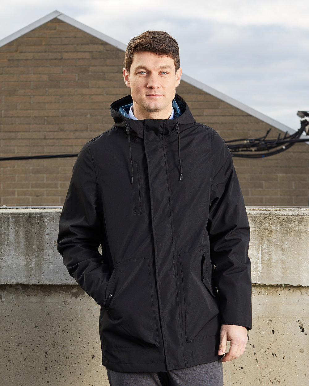 Ares Anorak in Black