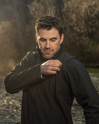 Solid Landy Softshell Jacket in Black